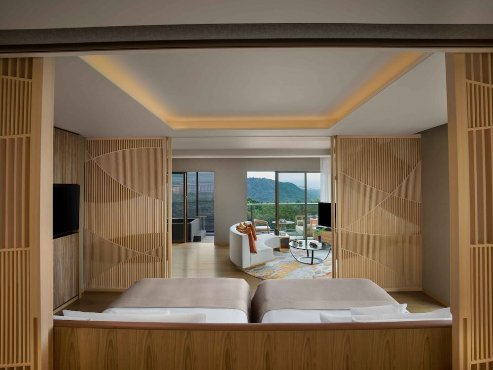 1 Bedroom, Suite, 2 Double Beds, Club Lounge Access