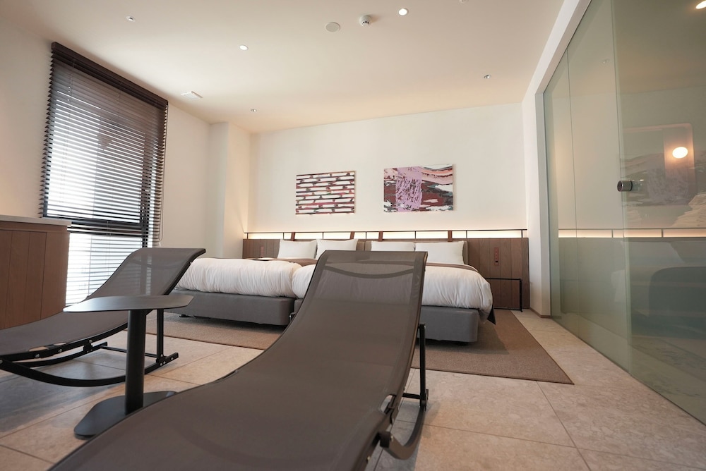 CINQS Hotel 24/50