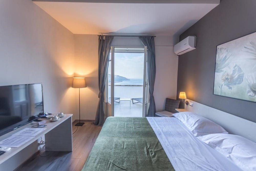 Hotel Villa Fiorita 8/66