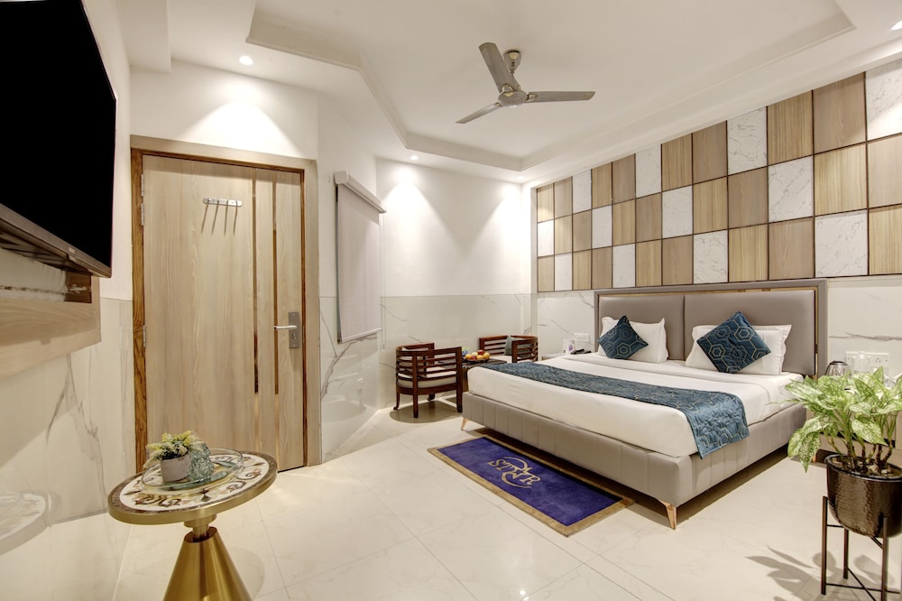 AIRPORT HOTEL DELHI 37 22/64