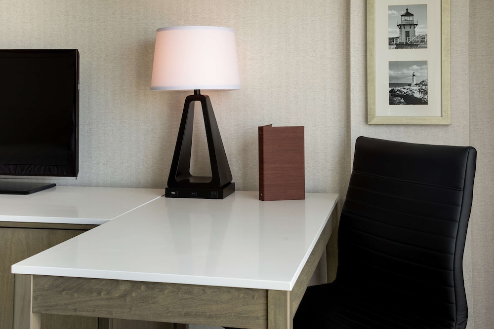 Doubletree By Hilton Portland Me 29/61