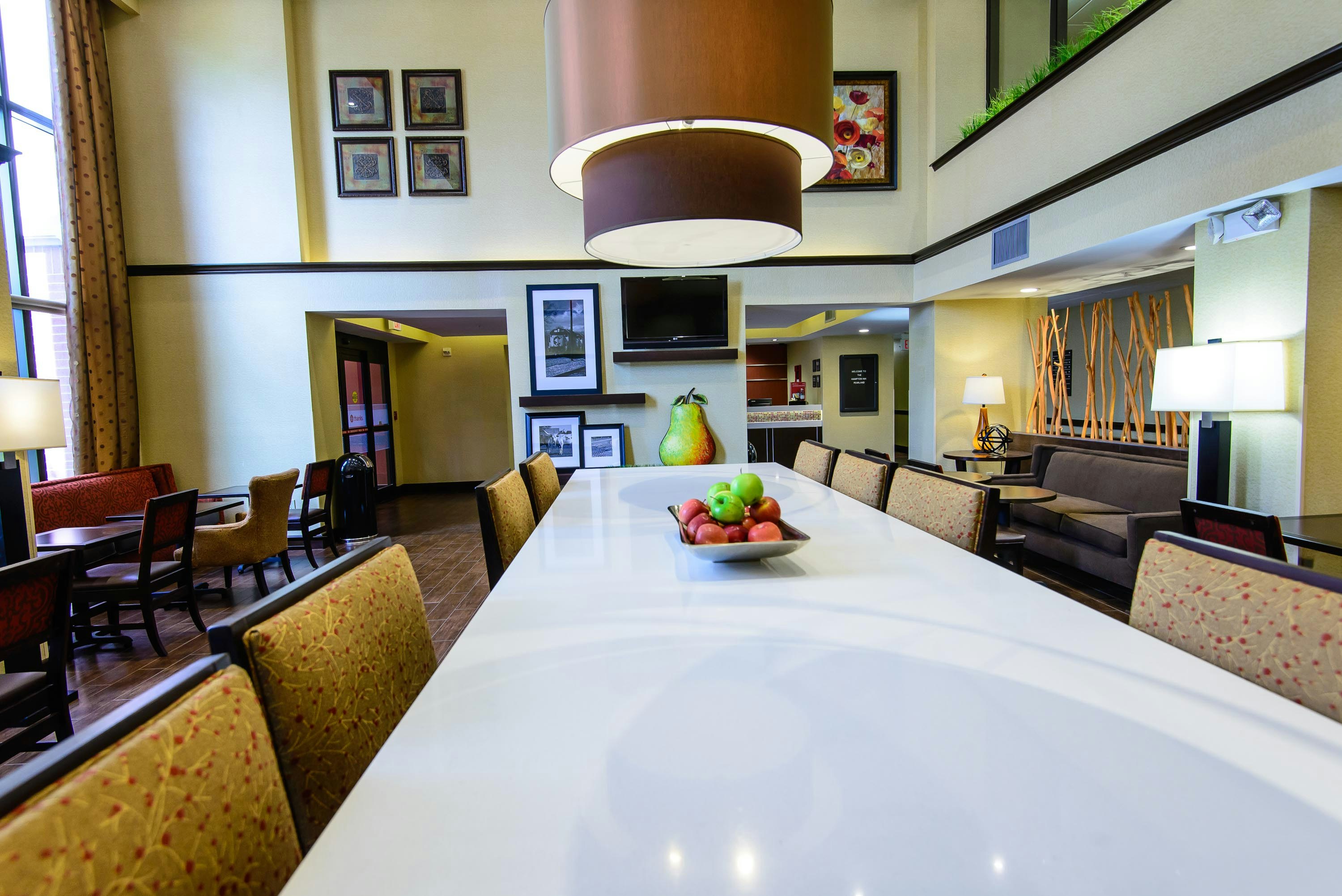 Hampton Inn Houston-Pearland 60/81