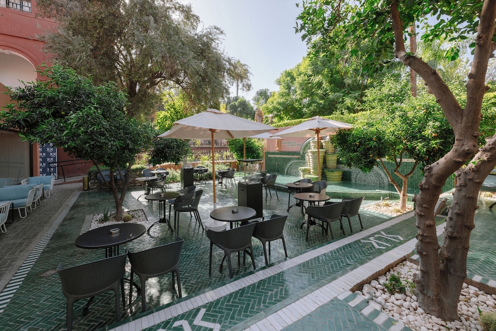 Medina Gardens - Adult only 67/73