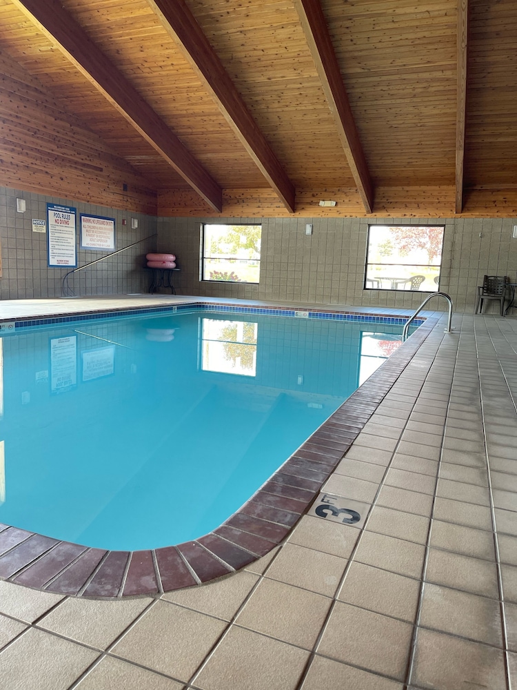 AmericInn by Wyndham Ladysmith 11/25