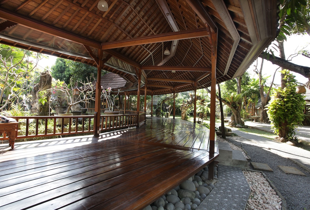 MATAHARI BUNGALOW 40/66