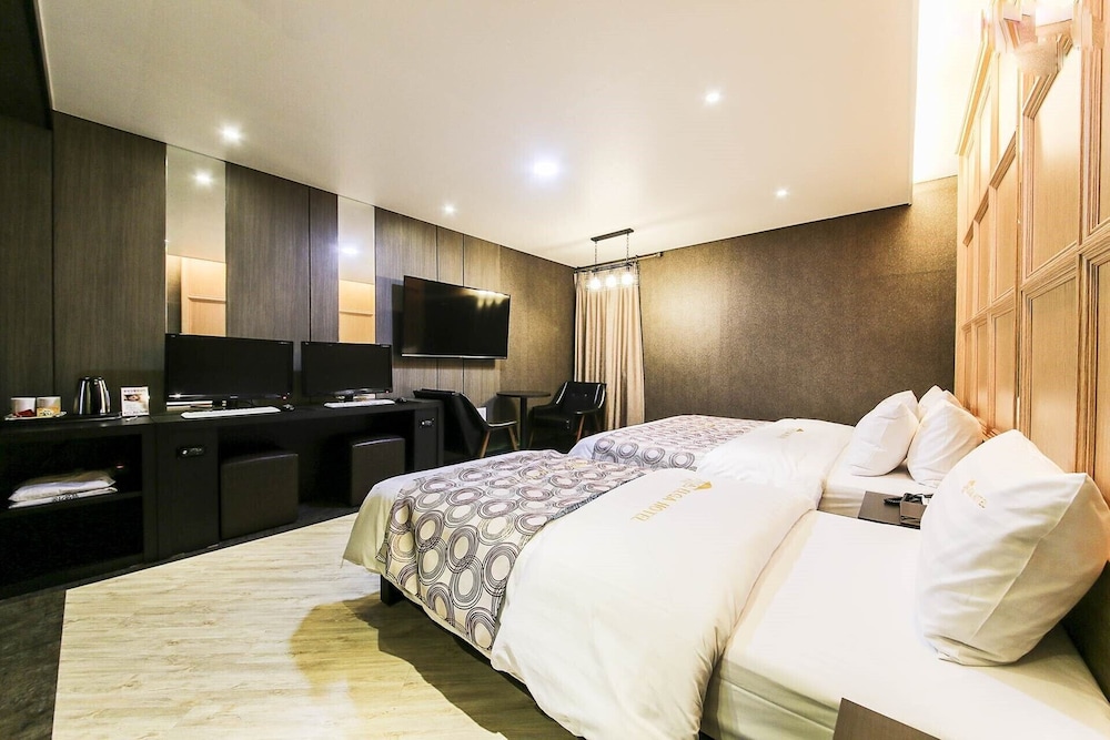 PREMIUM, DELUXE, TWIN BEDS