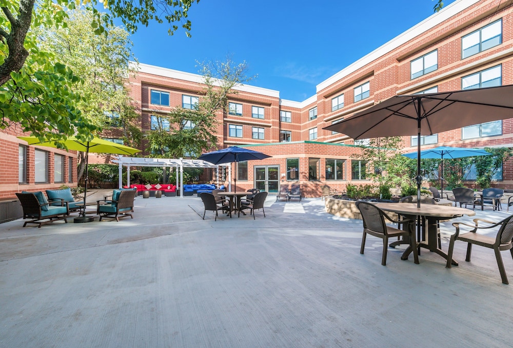 Holiday Inn Express Naperville 65/69