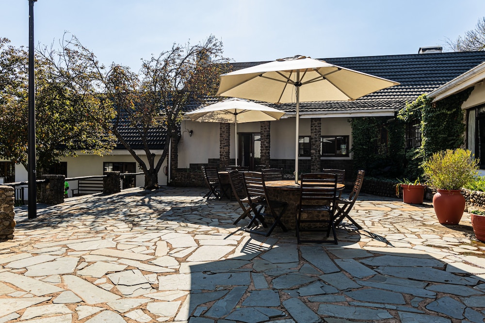 PREMIER HOTEL HIMEVILLE ARMS 41/50