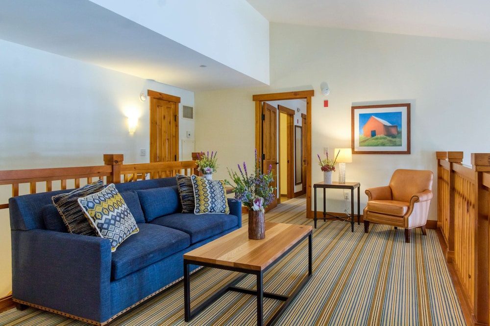 The Lodge At Spruce Peak 60/83