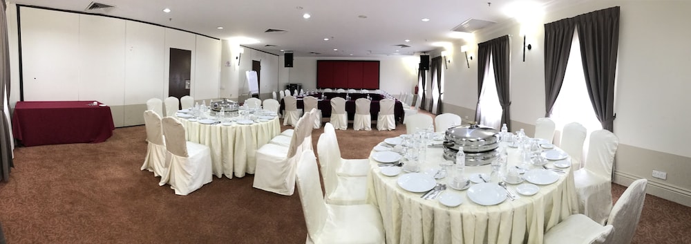 GRAND KAMPAR HOTEL 50/56