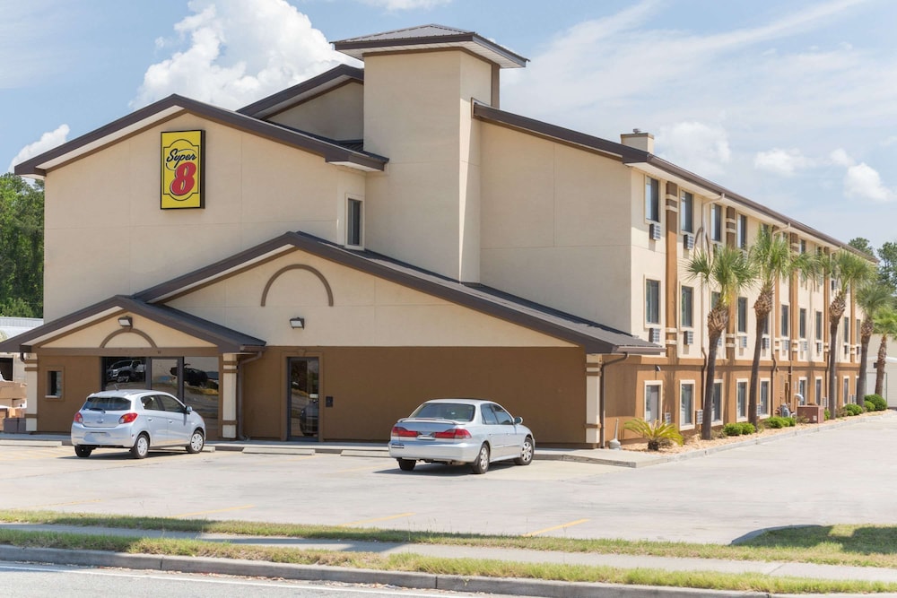 Super 8 by Wyndham Brunswick/St Simons Island Area 24/26