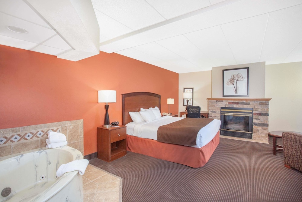 AmericInn by Wyndham Albert Lea 4/14