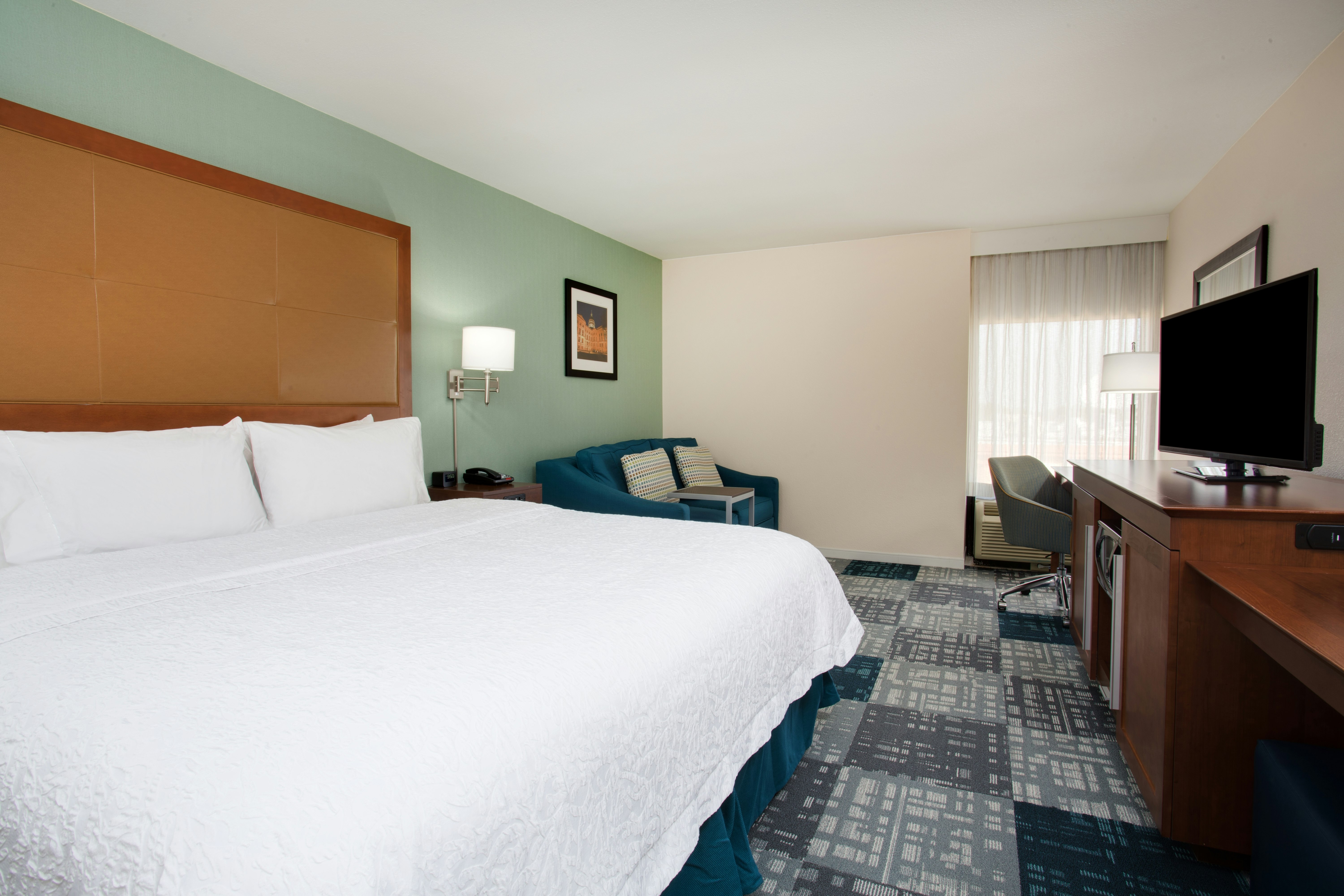 ROOM, KING BED, SOFA