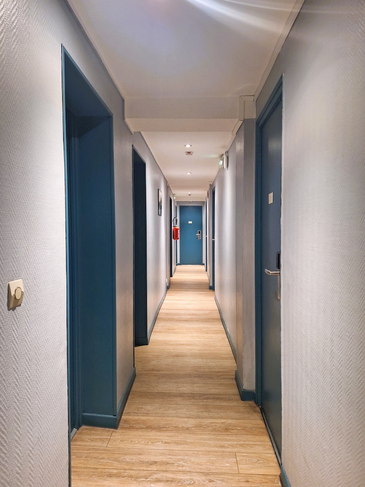 Hipotel Paris Gambetta Republique 37/58