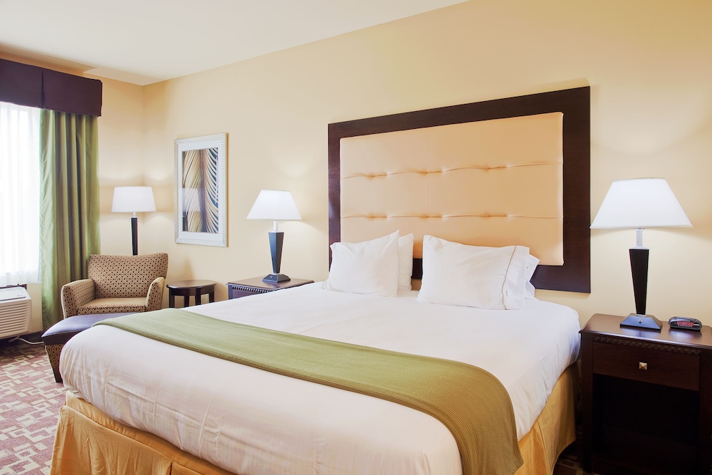 Holiday Inn Express Hotel And Suites Foley 30/75