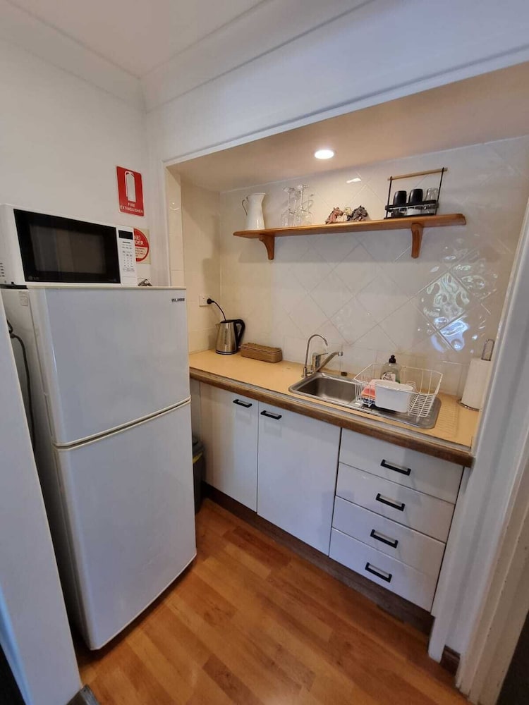CLANDULLA COTTAGES 2/50