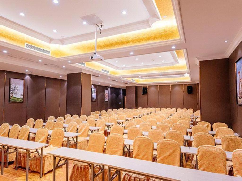 Vienna International Hotel (Shanghai Dishui Lake Lingang New City) 61/64