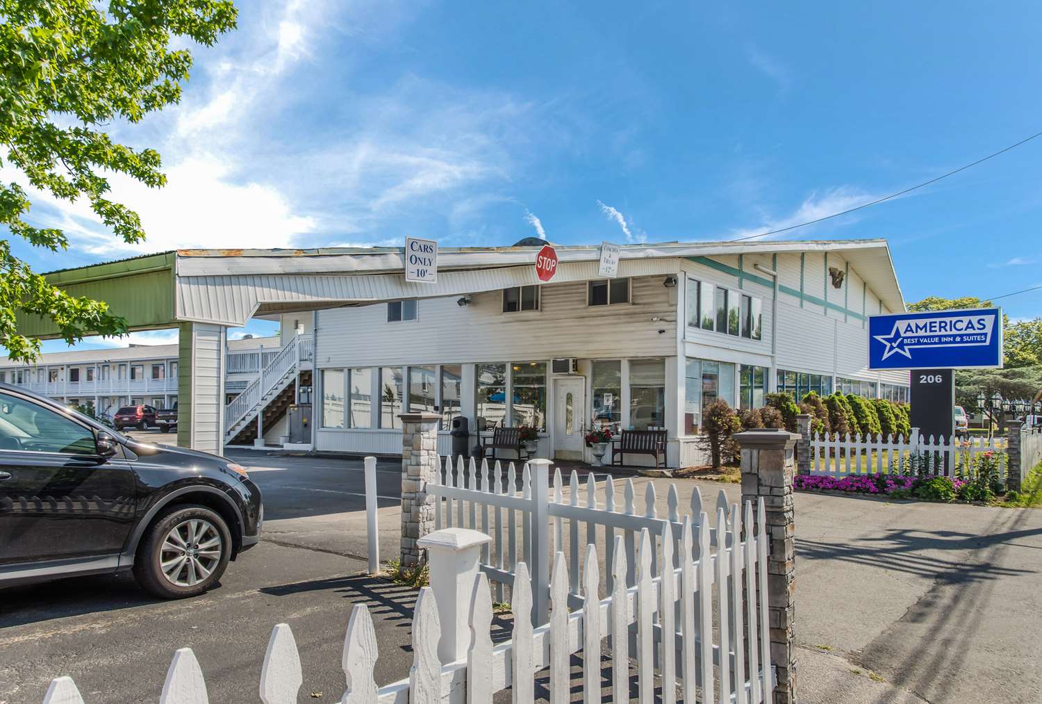 Americas Best Value Inn Suites Hyannis Cape Cod 39/42