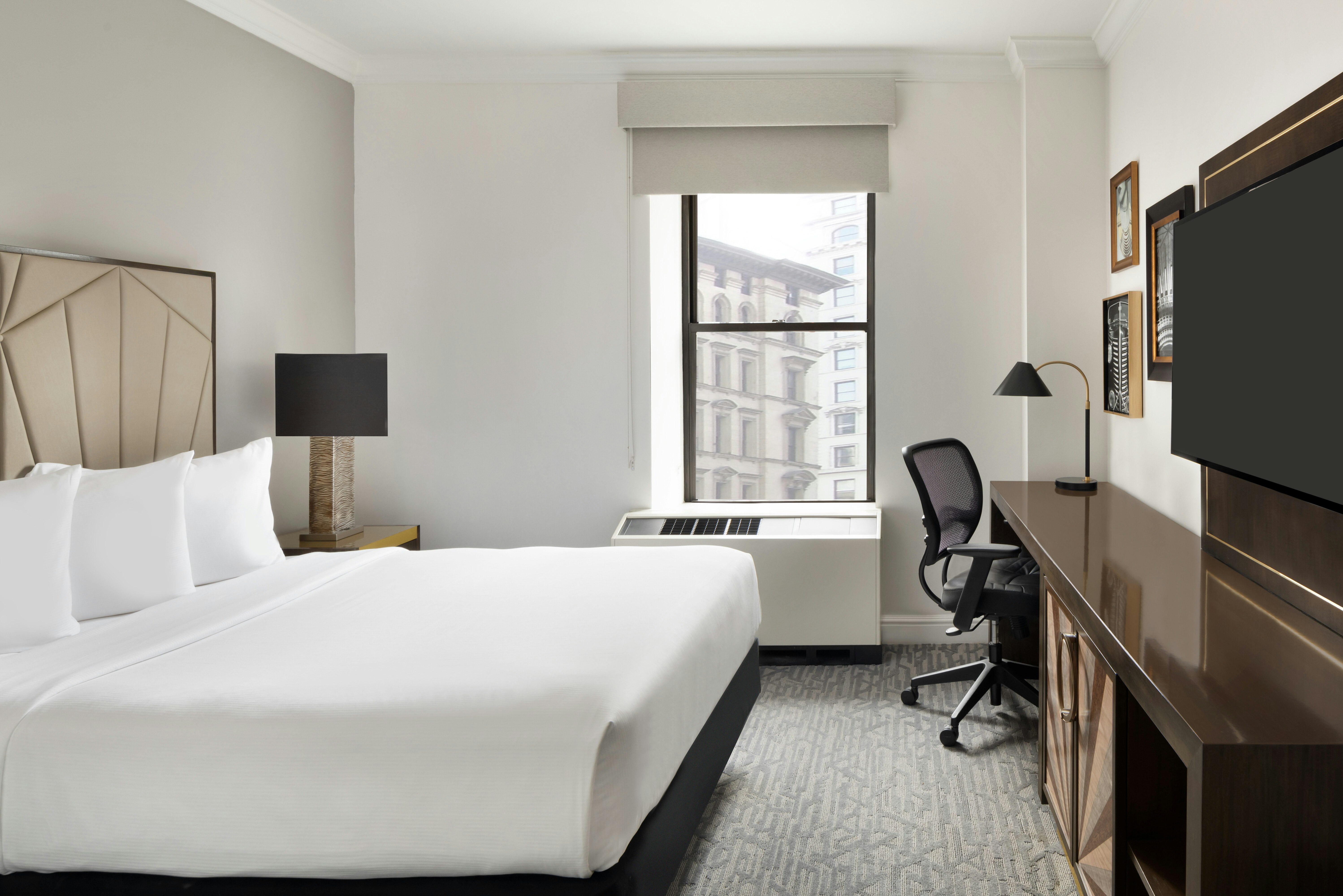 DELUXE, QUEEN BED