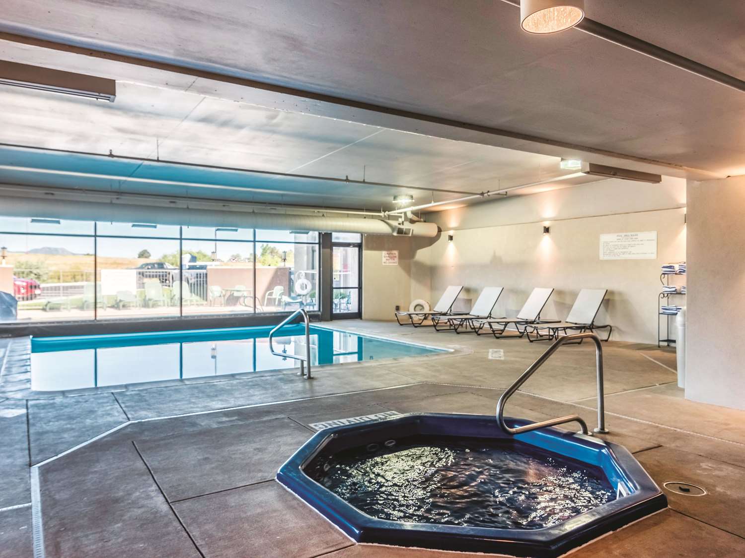 La Quinta Inn and Suites by Wyndham Colorado Springs North 10/18