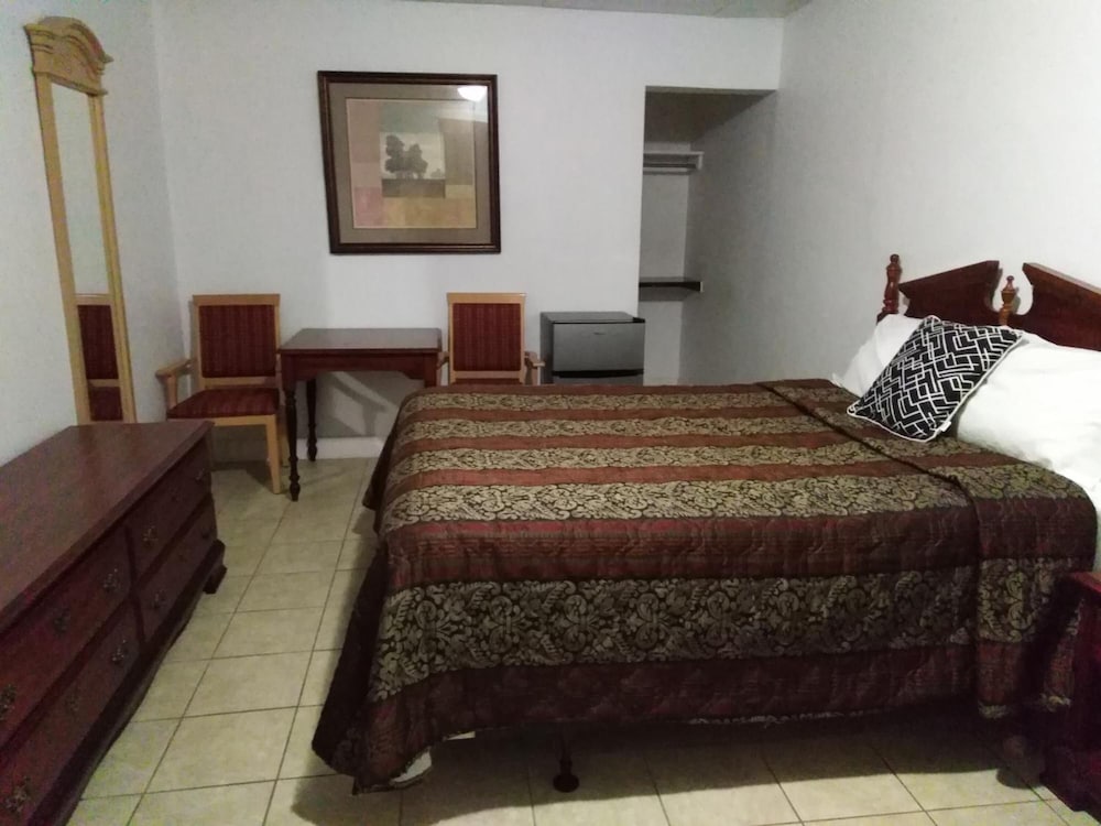 6267 Persepolis Inn 14/70