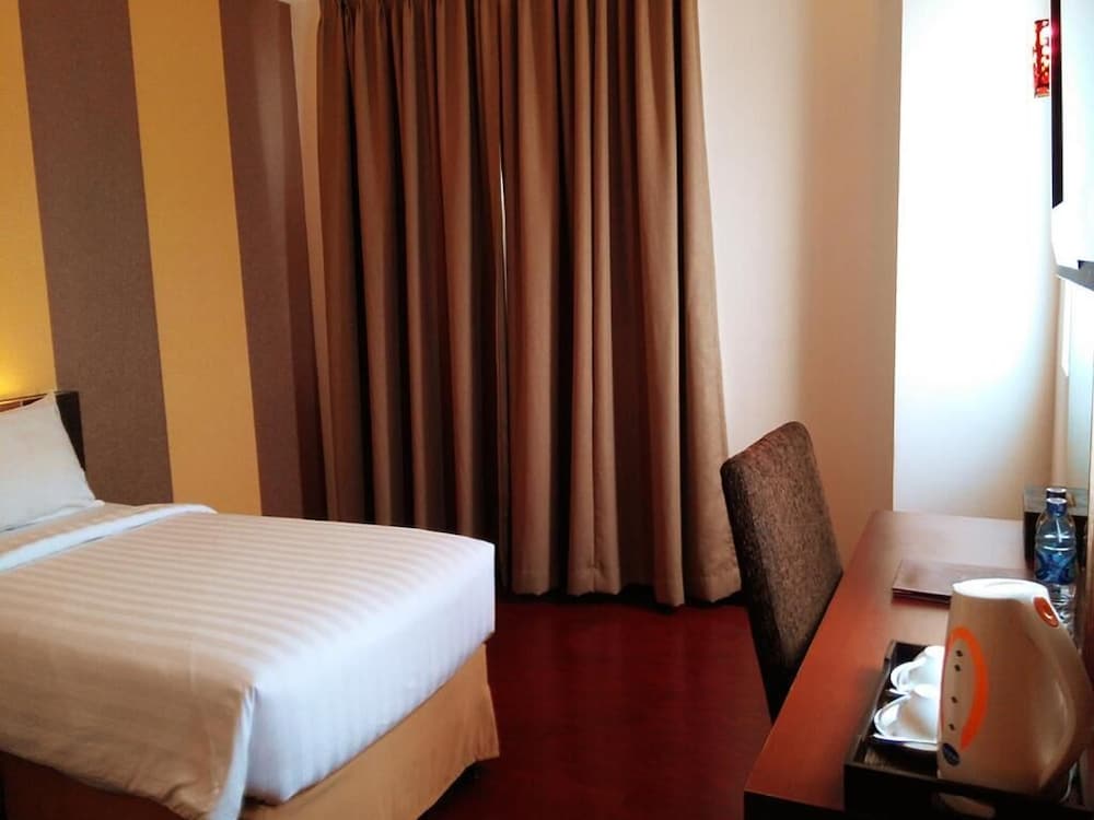 Hotel Grand Imawan 9/25