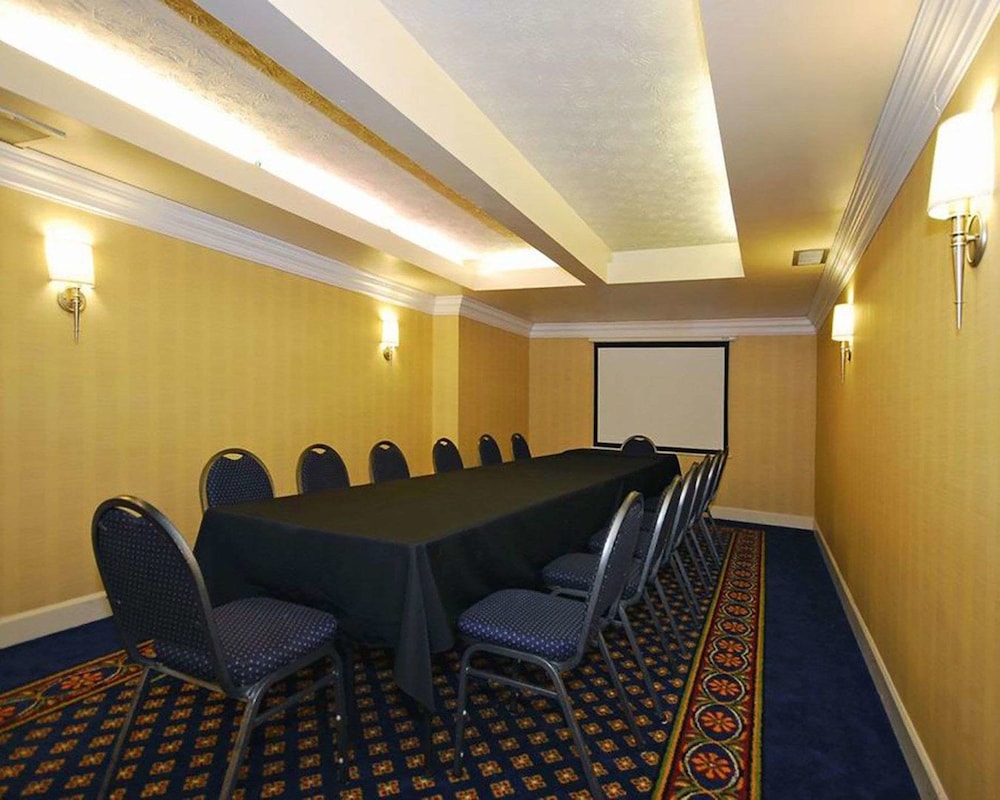 Comfort Inn Springfield 24/29