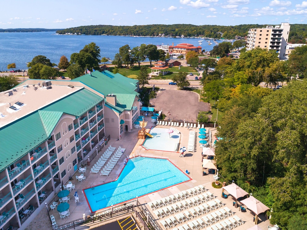 The Cove Of Lake Geneva 2/49