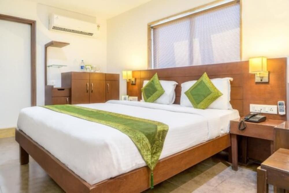 DELUXE, CITY VIEW, CORNER