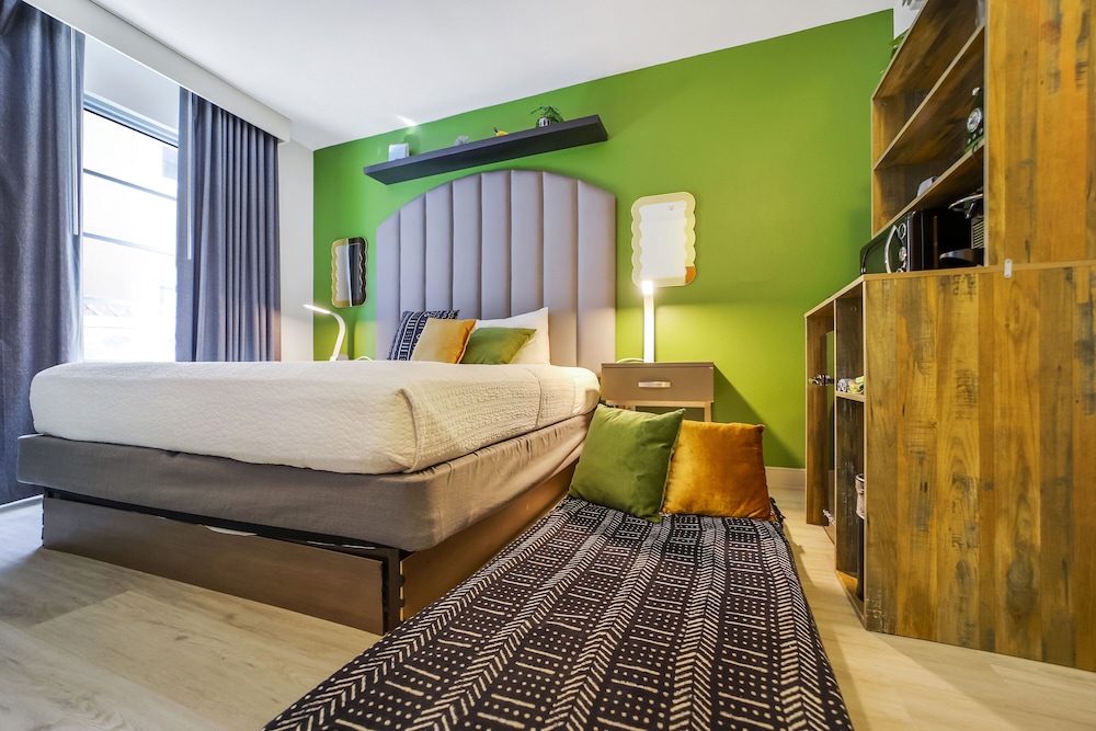 STANDARD, MULTIPLE BEDS, PRIVATE BATHROOM