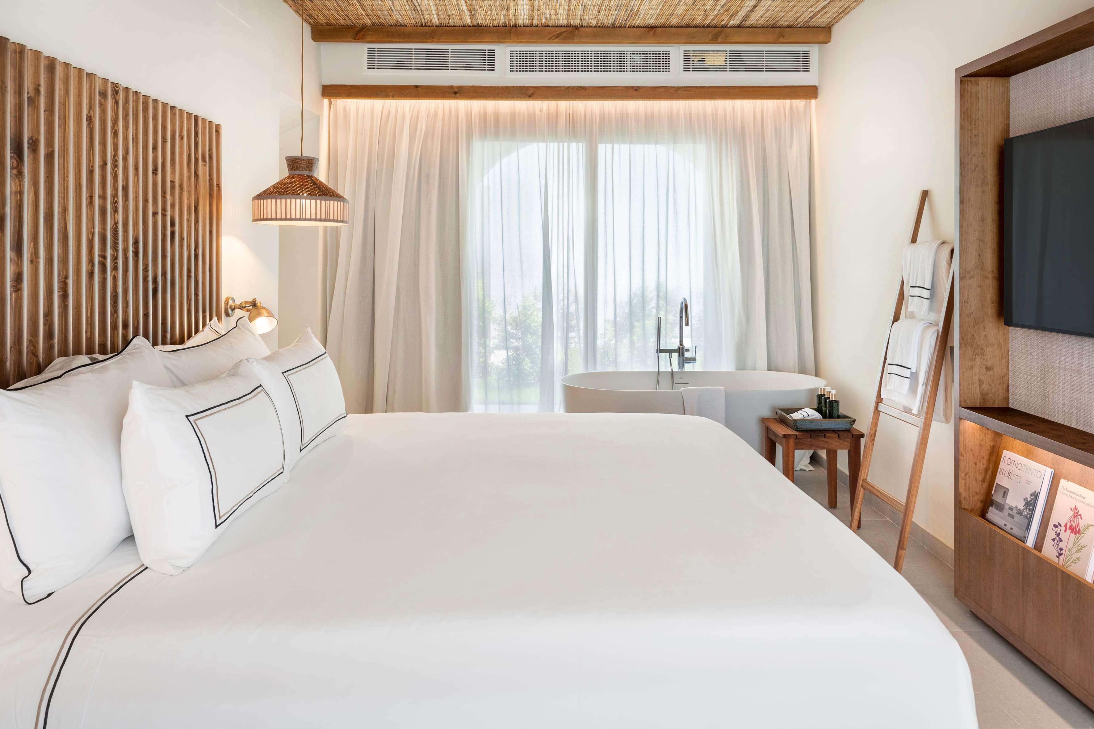 2 Bedrooms, Grand, the Level, Villa