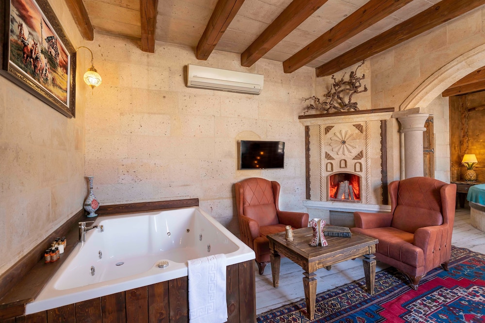 Maron Stone House 4/50