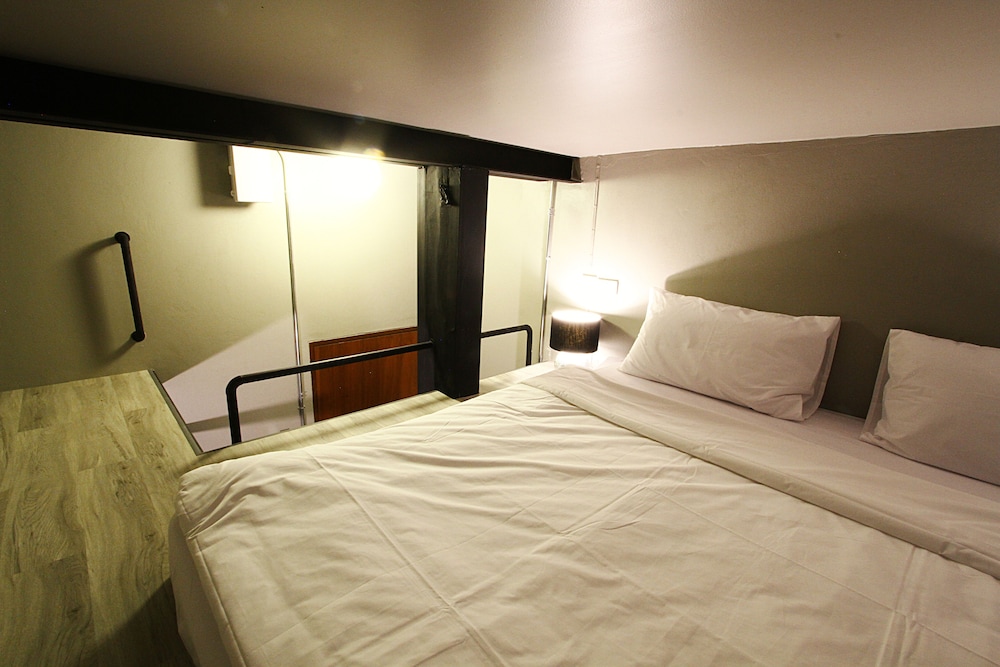 STANDARD, DOUBLE BED