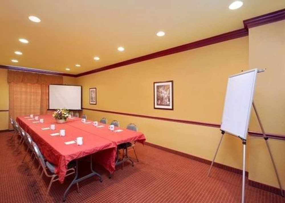 Comfort Suites San Antonio SeaWorld - Lackland AFB 36/39