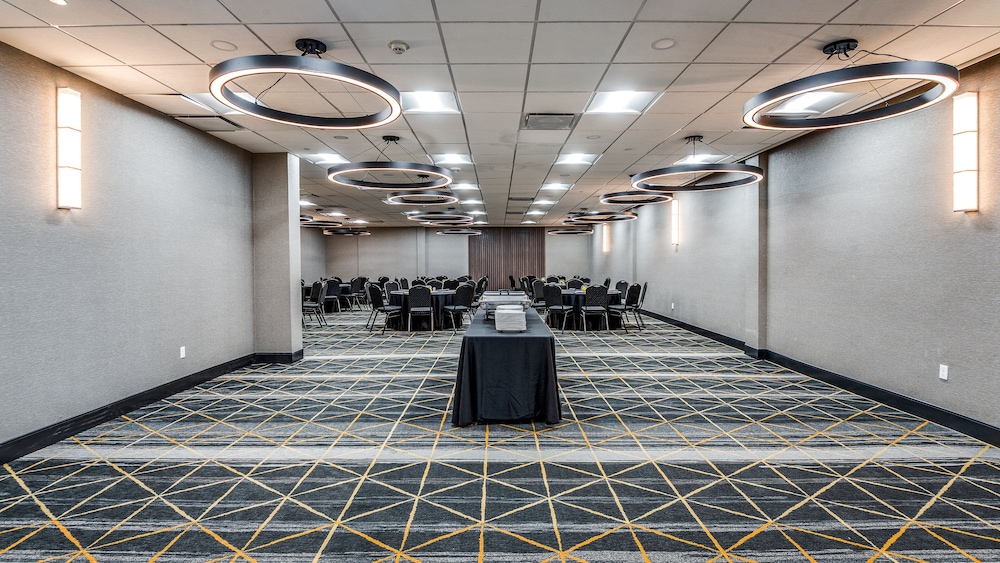 Holiday Inn Dallas Market Ctr Love Field, an IHG hotel 52/66