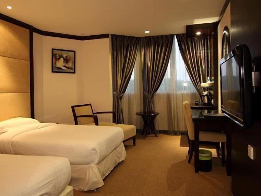 Country Hotel 12/44