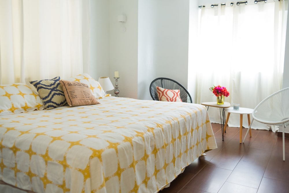 DELUXE, SUITE, KING BED, GARDEN VIEW