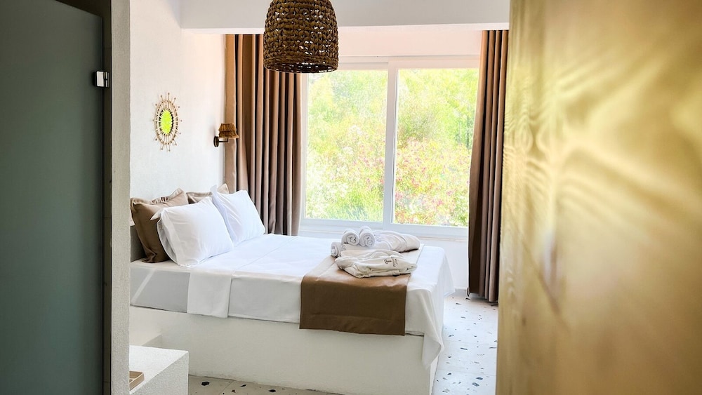 غرفة قياسية بسرير كوين بإطلالة على الحديقة، Thanos Hotel 2/4