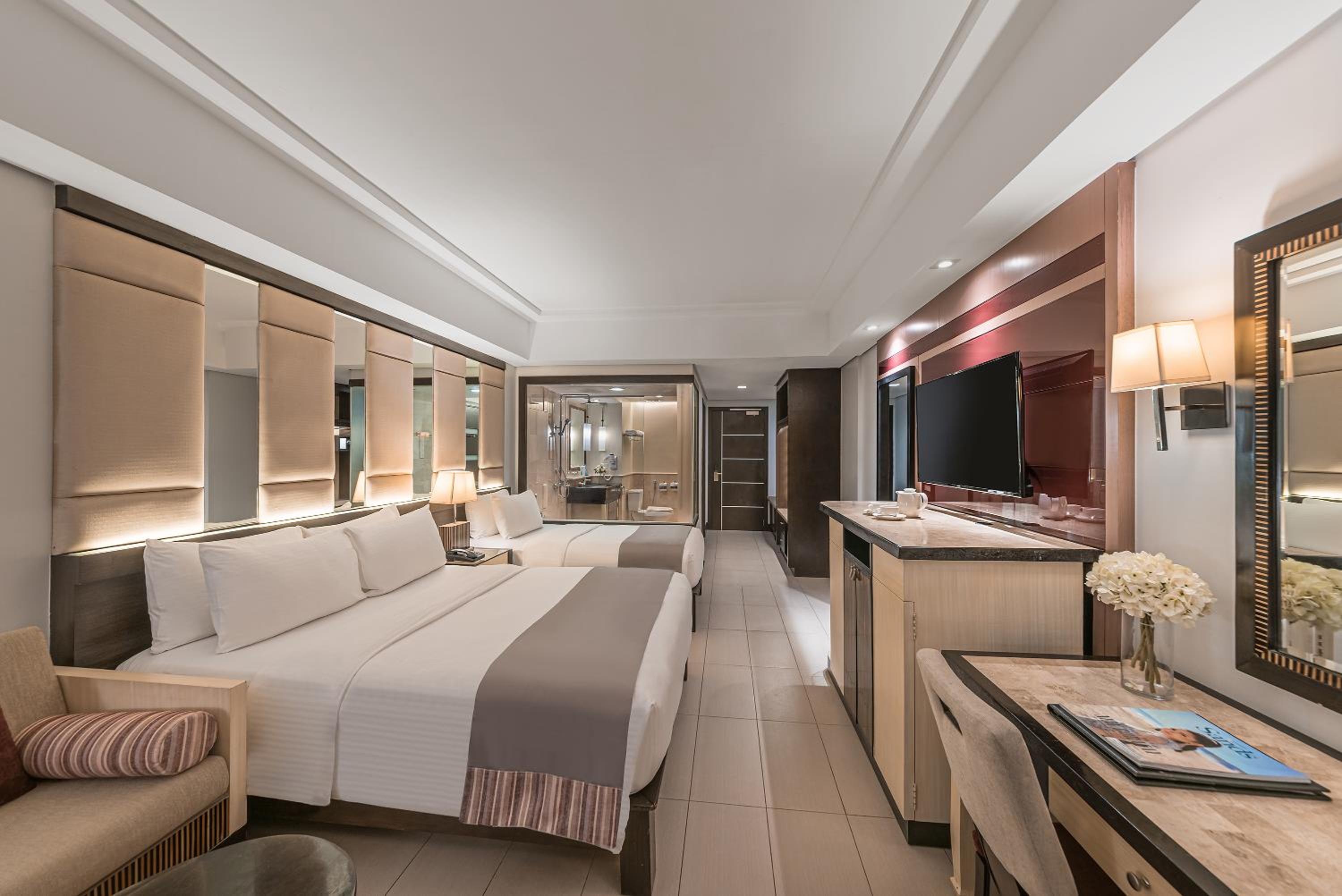 Grand, Twin Beds, Direct Pool Access
