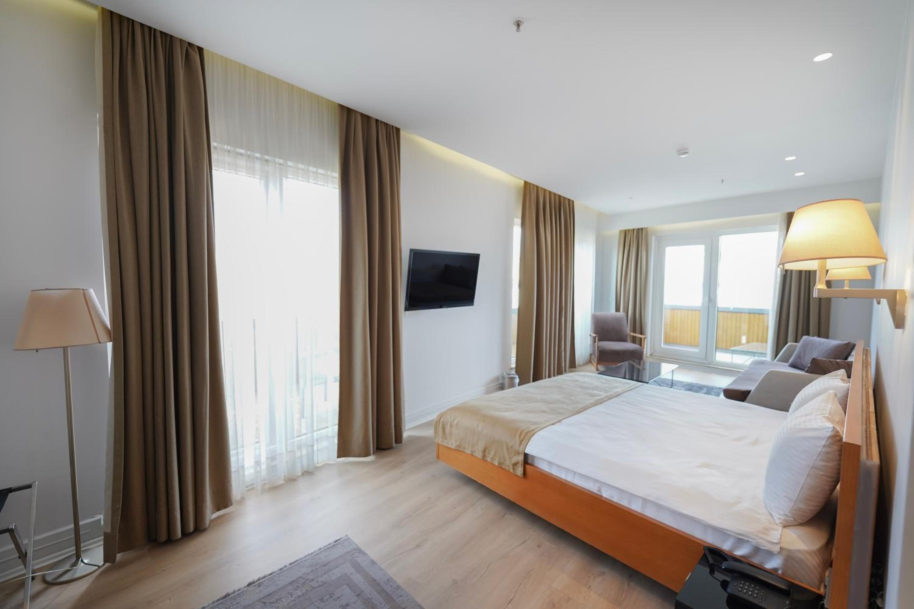Room, King Bed, Balcony