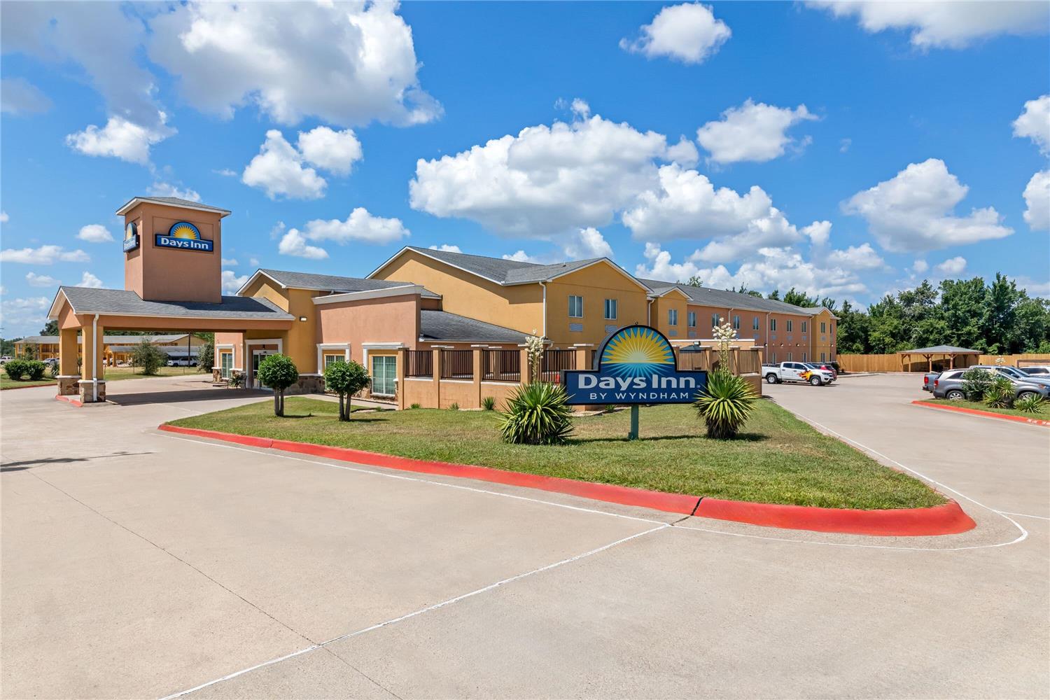 Days Inn by Wyndham Rockdale Texas 10/16