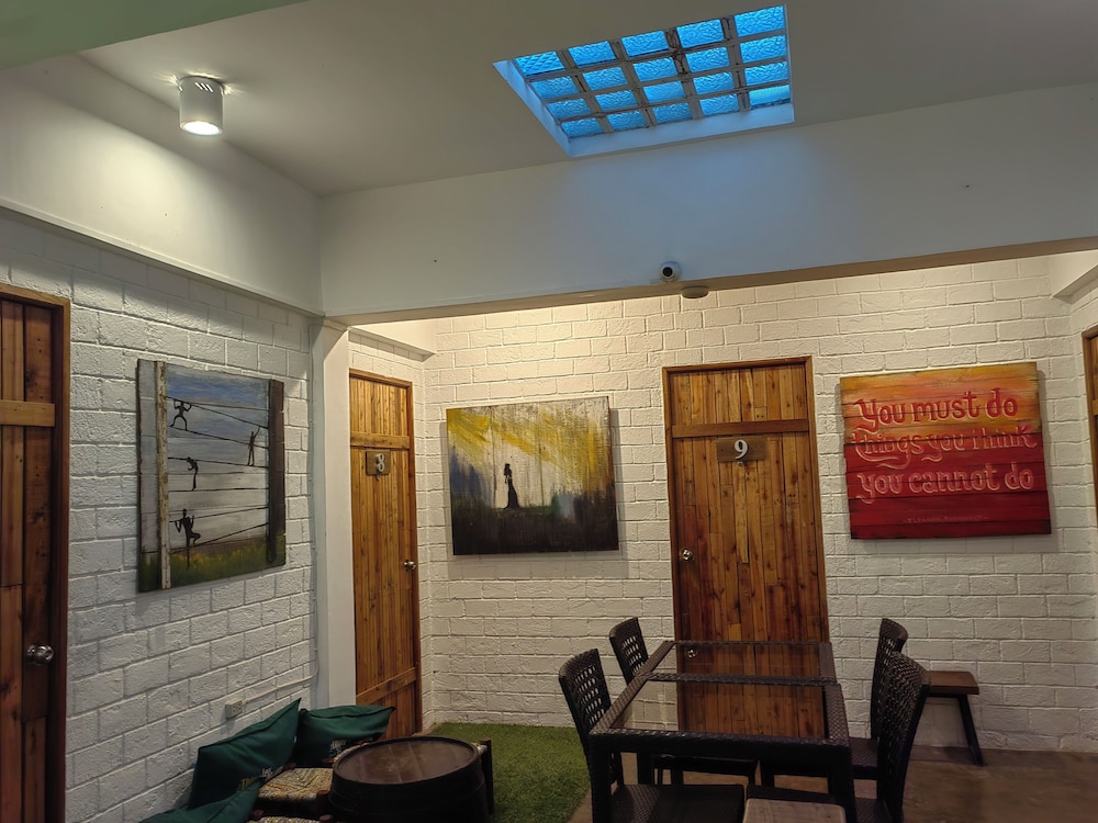 Cabins By Eco Hotel Tagaytay 55/67