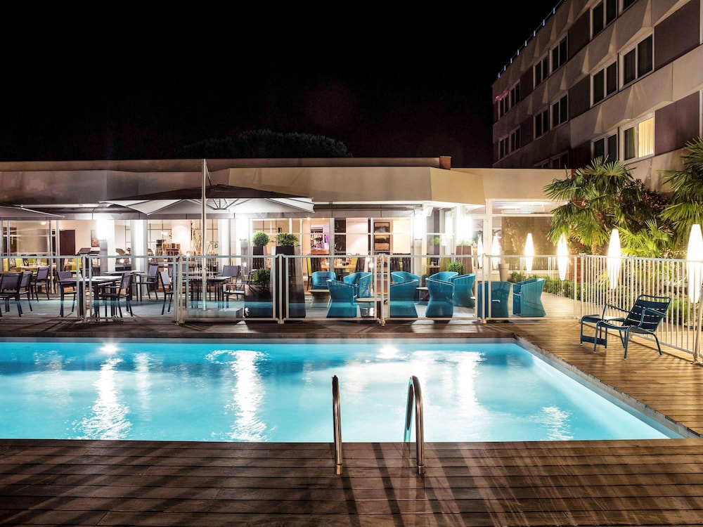 swimming pool spa