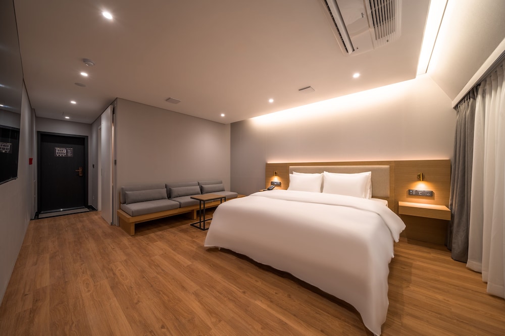 Suite, King Bed