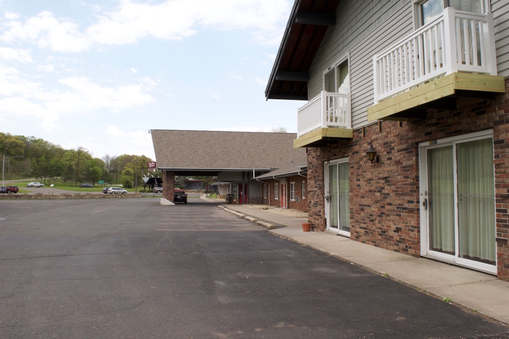 The Dalles House Motel 61/68