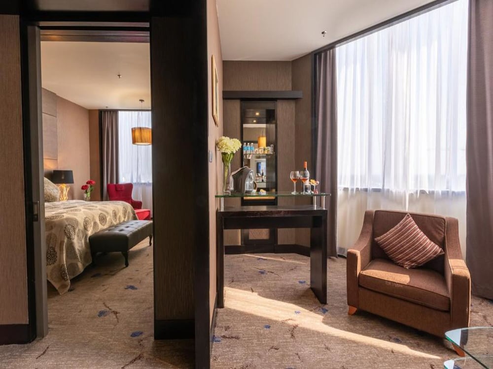 New World Suites 28/43