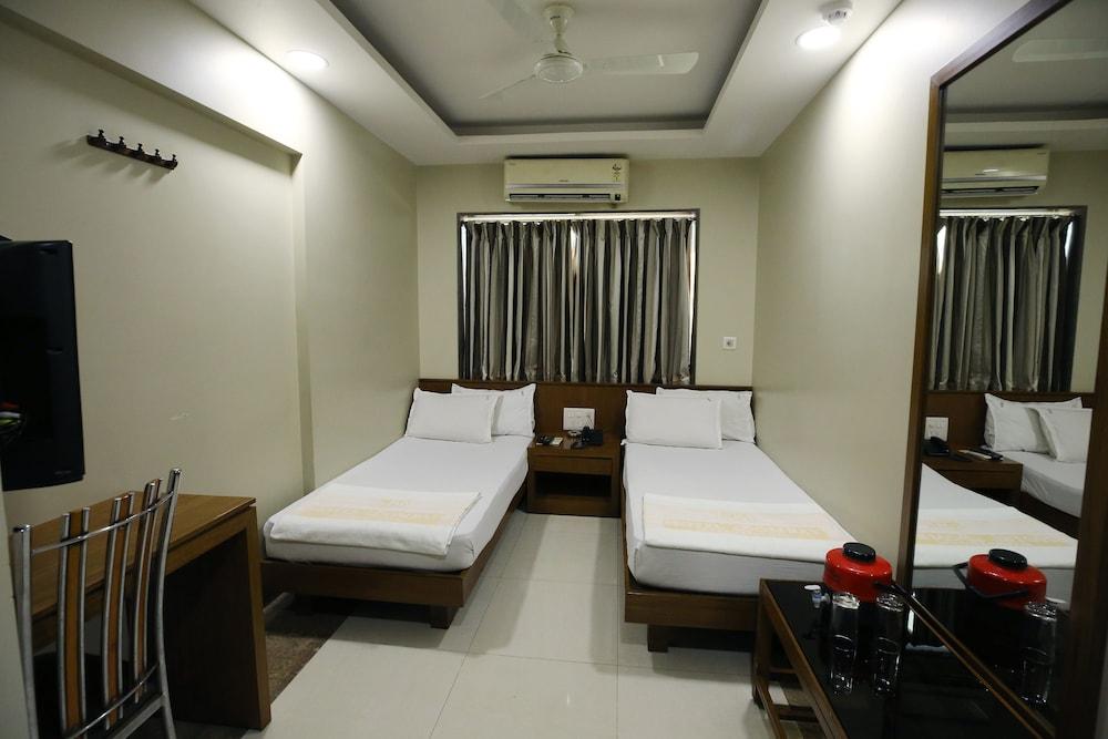 Hotel Bombay International 8/16