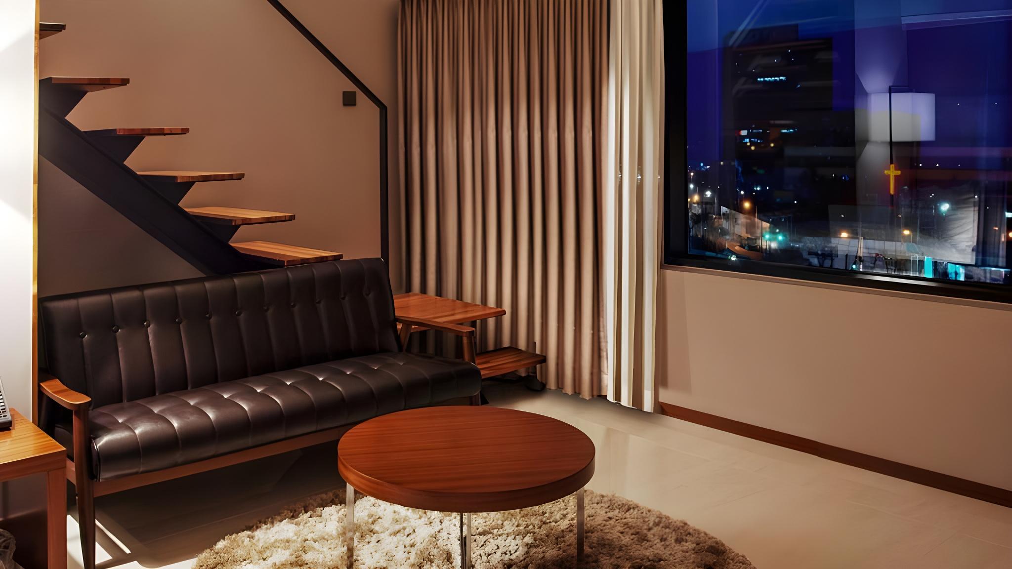 DUPLEX, JUNIOR SUITE