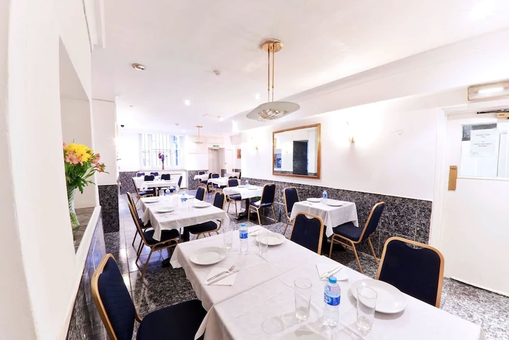 WHITELEAF HOTEL 34/50