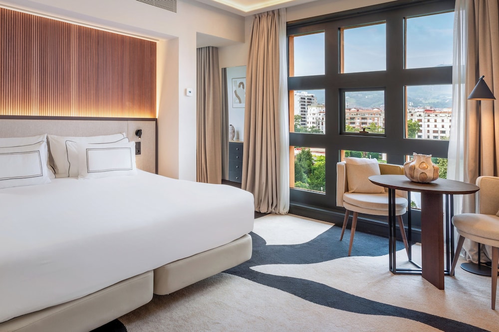 The Level, Junior Suite, King Bed